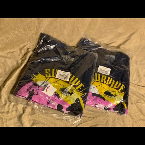 Mens Call of Duty Warzone Retro Survive Verdansk Navy T-Shirt - Picture 4 of 4